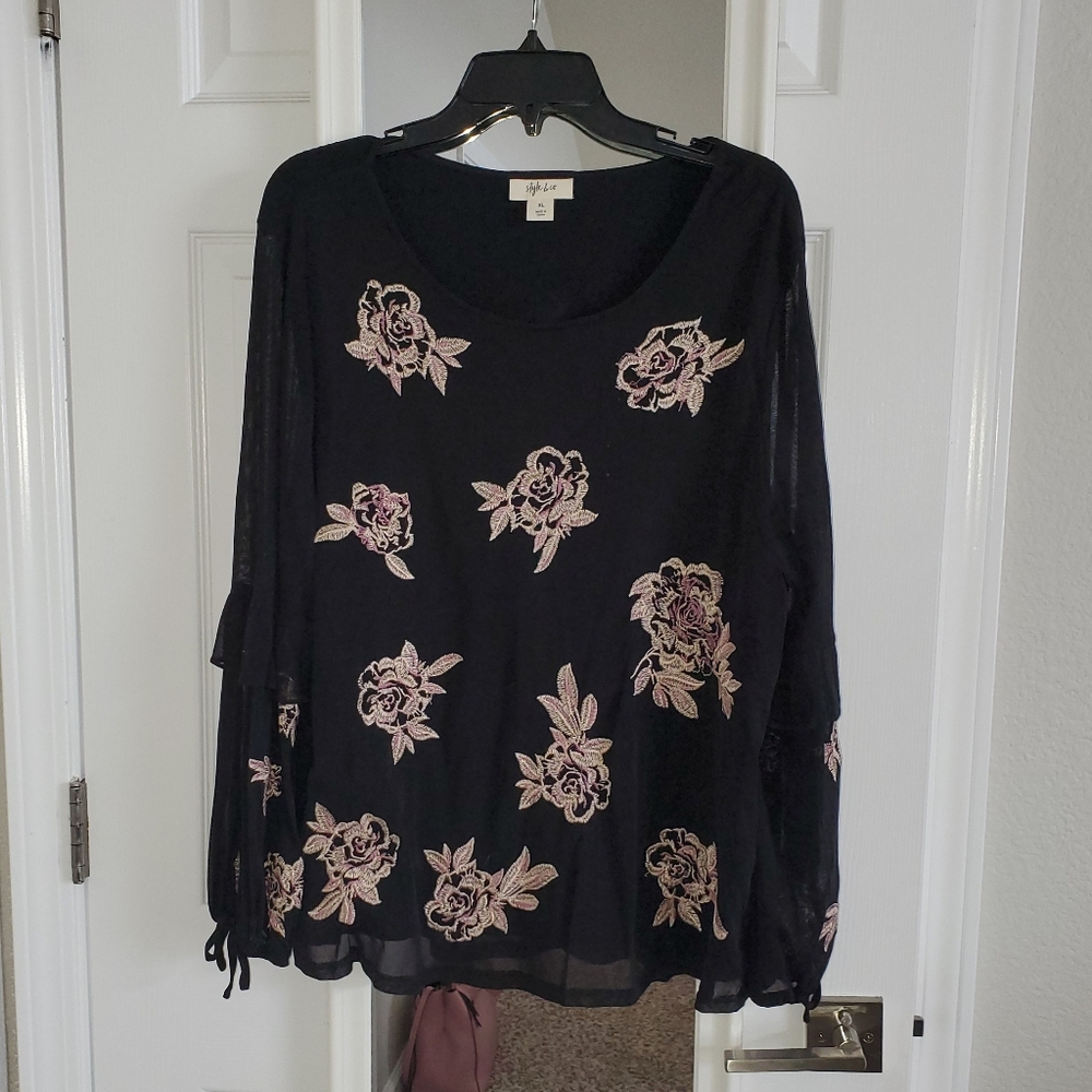 ⭐4 for $20⭐ Black Floral Work Blouse